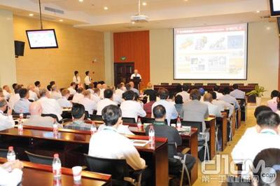 安徽合力2015全球代理商電動(dòng)產(chǎn)品研討會(huì) 共話技術(shù)革新，驅(qū)動(dòng)綠色未來(lái)