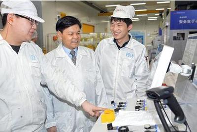 崔根良 以匠心連通世界，用善行點(diǎn)亮人心——記第六屆全國(guó)道德模范候選人、技術(shù)交流的踐行者